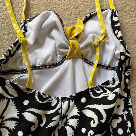 NWOT 24 & ocean 1 piece black and white swim suit size small - Picture 3 of 7